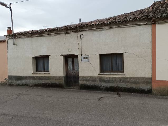 Planta baja en Venta en Calle la Serna, 19 en Coreses