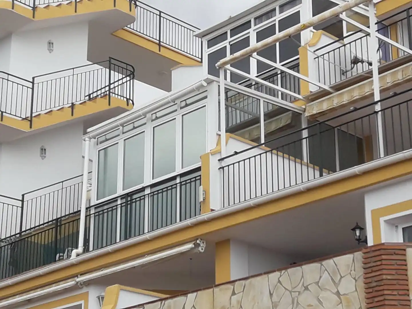 Apartamento en venta en Calle Sierra Bermeja, 15, Torremuelle Vista exterior de Apartamento en venta en Benalmádena con Terraza, Piscina y Balcón