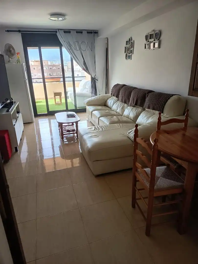 Pis en venda a Calle Los Olivos, 22, Roquetas Pueblo Sala d'estar de Pis en venda en Roquetas de Mar amb Terrassa i Balcó