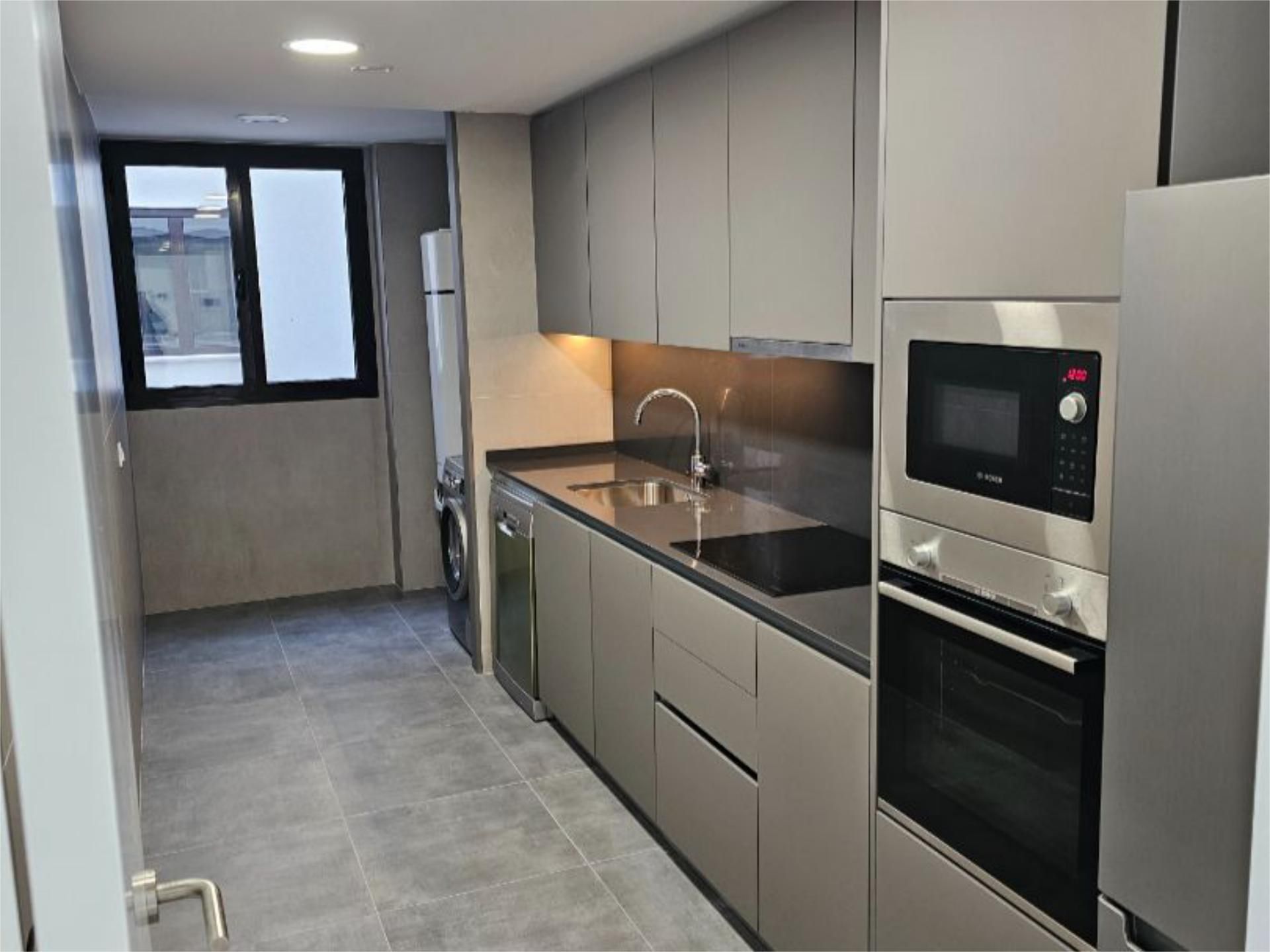 Cuina de Pis de lloguer en  Palma de Mallorca amb Aire condicionat, Aparcament comunitari i Balcó