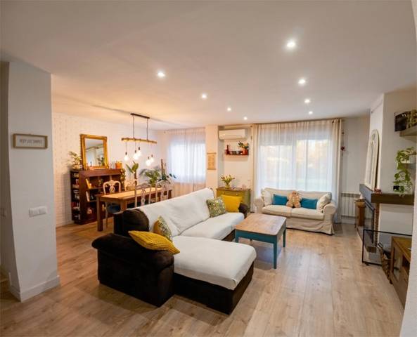 Casa-chalet en Venta en Calle Tamarindo, 29 en Velilla de San Antonio