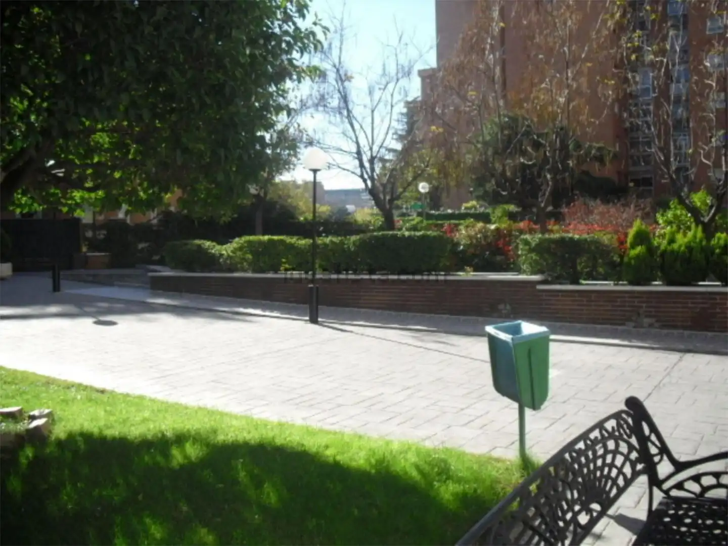 Pis en venda a Calle Isla Malaita, 9, Peñagrande Vista exterior de Pis en venda en Madrid amb Calefacció, Jardí privat i Parquet