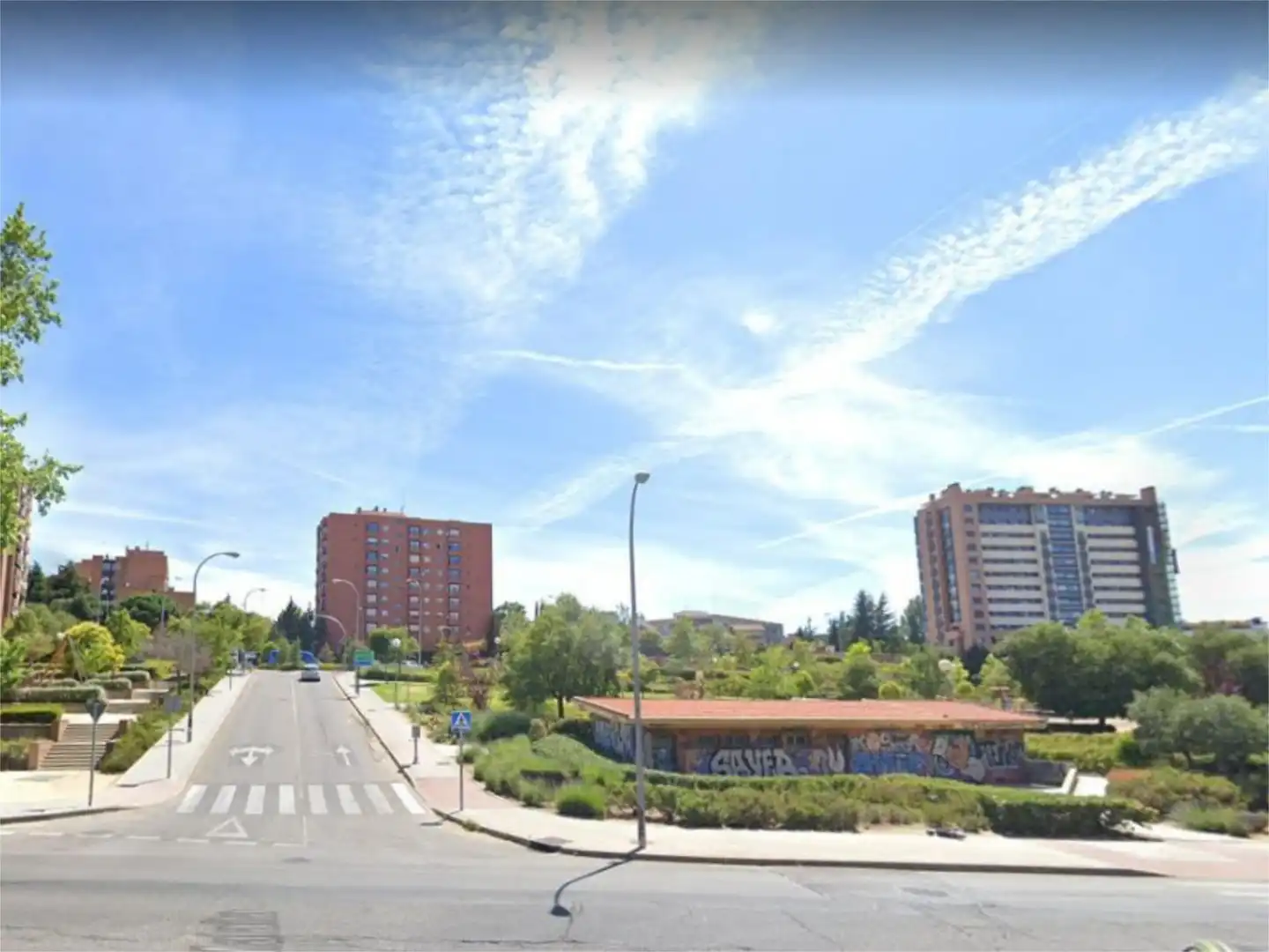 Pis en venda a Calle Isla Malaita, 9, Peñagrande Vista exterior de Pis en venda en Madrid amb Calefacció, Jardí privat i Parquet