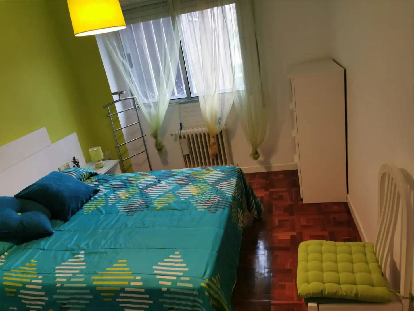 Pis en venda a Calle Isla Malaita, 9, Peñagrande Dormitori de Pis en venda en Madrid amb Calefacció, Jardí privat i Parquet
