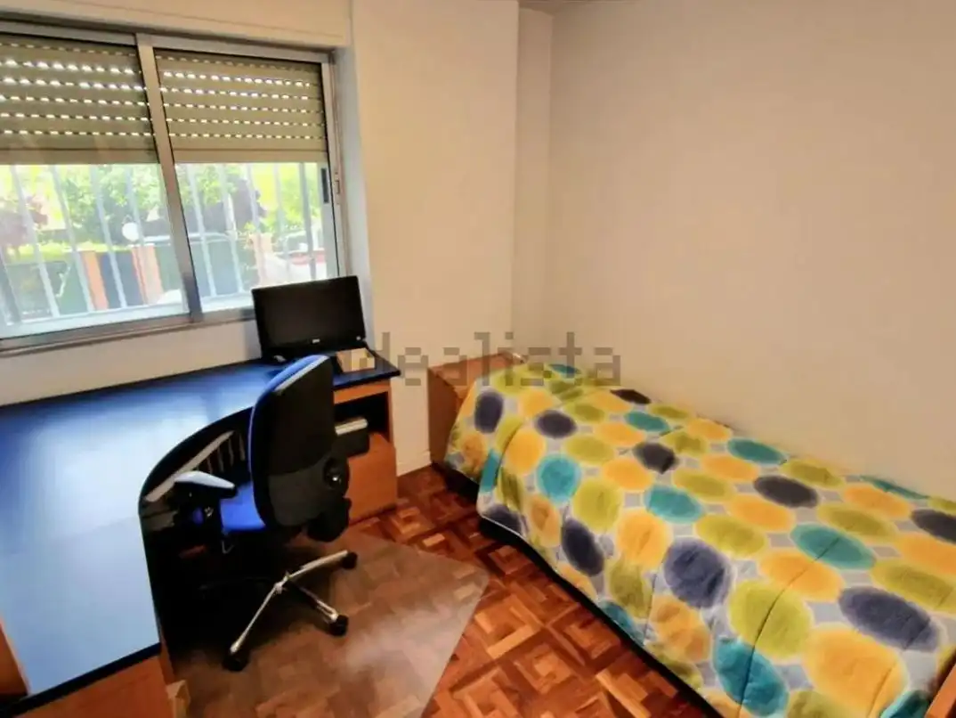 Pis en venda a Calle Isla Malaita, 9, Peñagrande Dormitori de Pis en venda en Madrid amb Calefacció, Jardí privat i Parquet