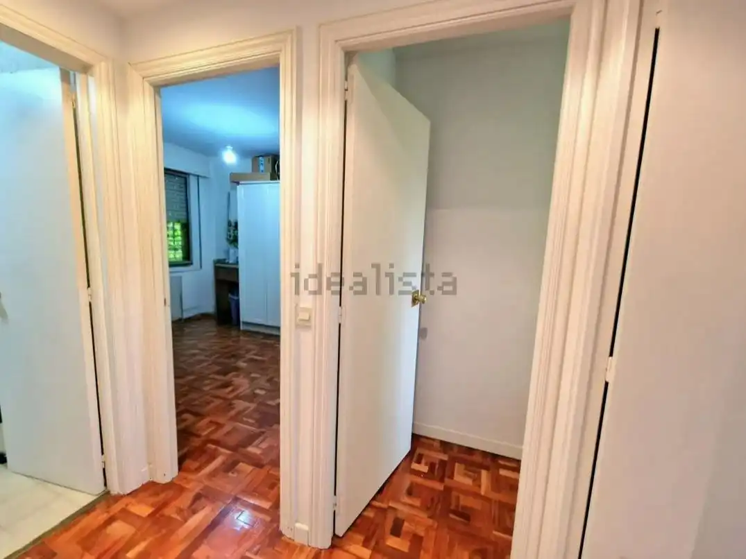 Pis en venda a Calle Isla Malaita, 9, Peñagrande Dormitori de Pis en venda en Madrid amb Calefacció, Jardí privat i Parquet
