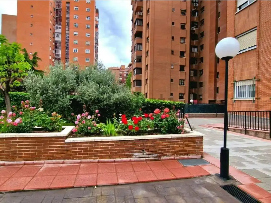 Pis en venda a Calle Isla Malaita, 9, Peñagrande Terrassa de Pis en venda en Madrid amb Calefacció, Jardí privat i Parquet