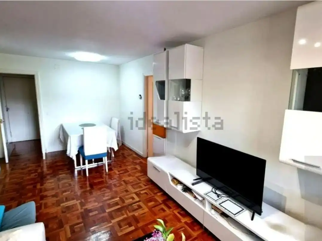 Pis en venda a Calle Isla Malaita, 9, Peñagrande Sala d'estar de Pis en venda en Madrid amb Calefacció, Jardí privat i Parquet