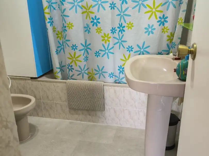 Wohnung zum Verkauf in Calle Isla Malaita, 9, Peñagrande Badezimmer von Wohnung zum Verkauf in Madrid mit Heizung, Privatgarten und Parkett