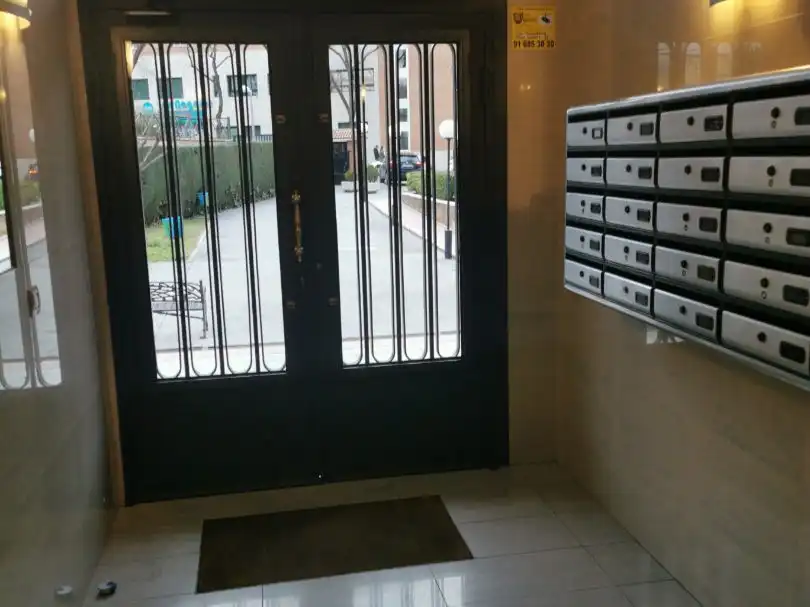 Wohnung zum Verkauf in Calle Isla Malaita, 9, Peñagrande Wohnung zum Verkauf in Madrid mit Heizung, Privatgarten und Parkett