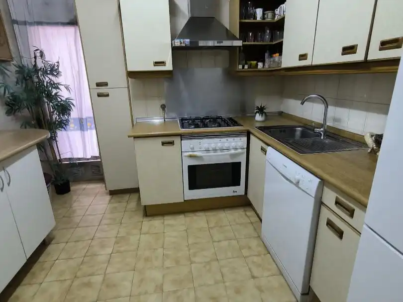 Wohnung zum Verkauf in Calle Isla Malaita, 9, Peñagrande Küche von Wohnung zum Verkauf in Madrid mit Heizung, Privatgarten und Parkett