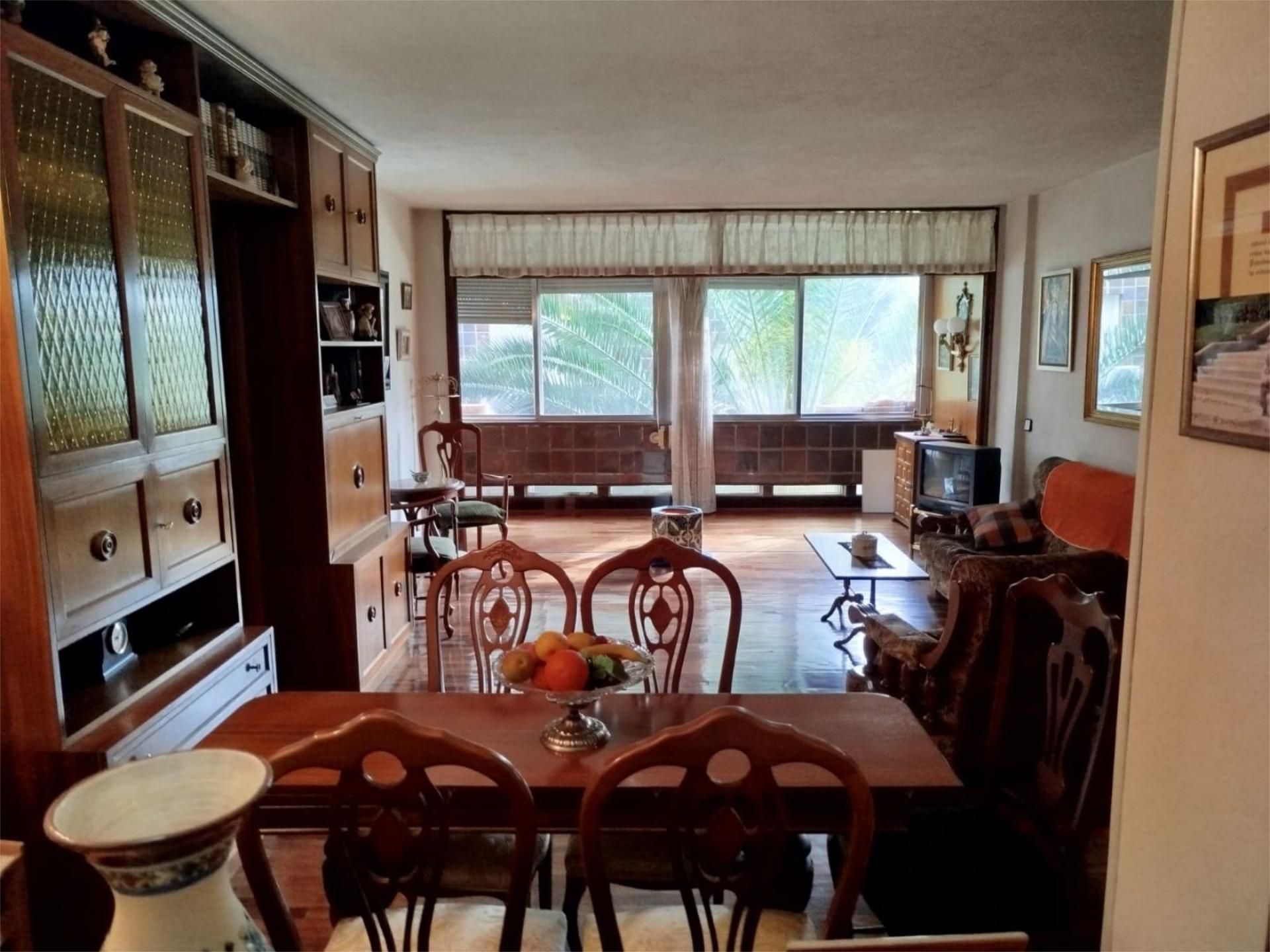 Flat for sale in Niño Jesús Dining room of Flat for sale in Madrid Capital with Heating, Private garden and Parquet flooring