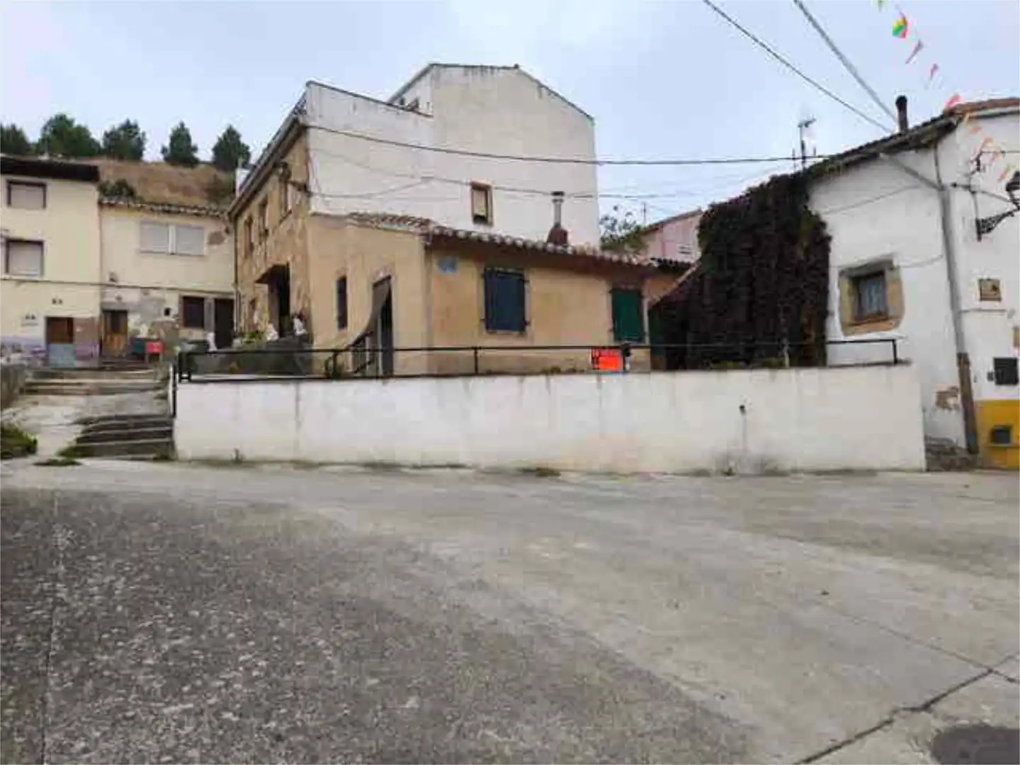 Vista exterior de Casa adosada en venda en Baños de Rioja amb Terrassa