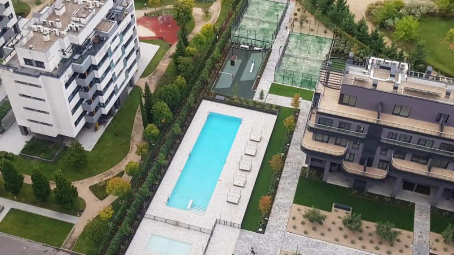 Piscina de Pis en venda en  Madrid Capital amb Aire condicionat, Piscina i Balcó