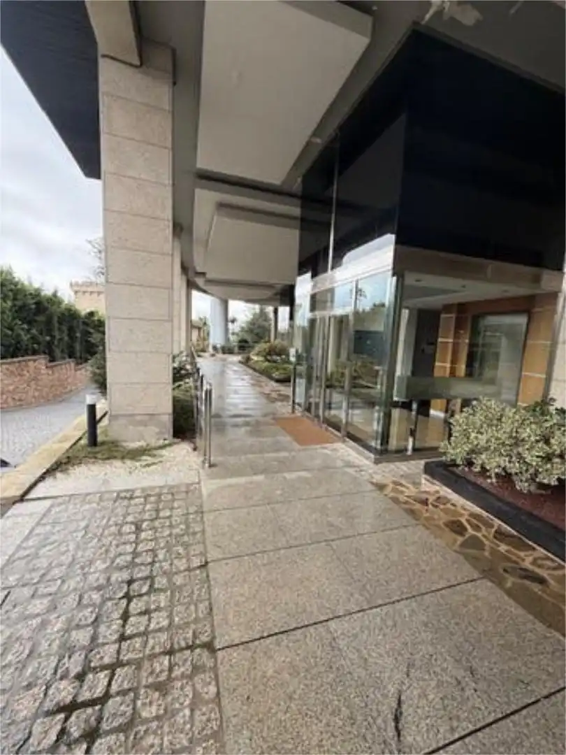 Wohnung zum Verkauf in Alcabre Wohnung zum Verkauf in Vigo mit Heizung, Privatgarten und Abstellraum