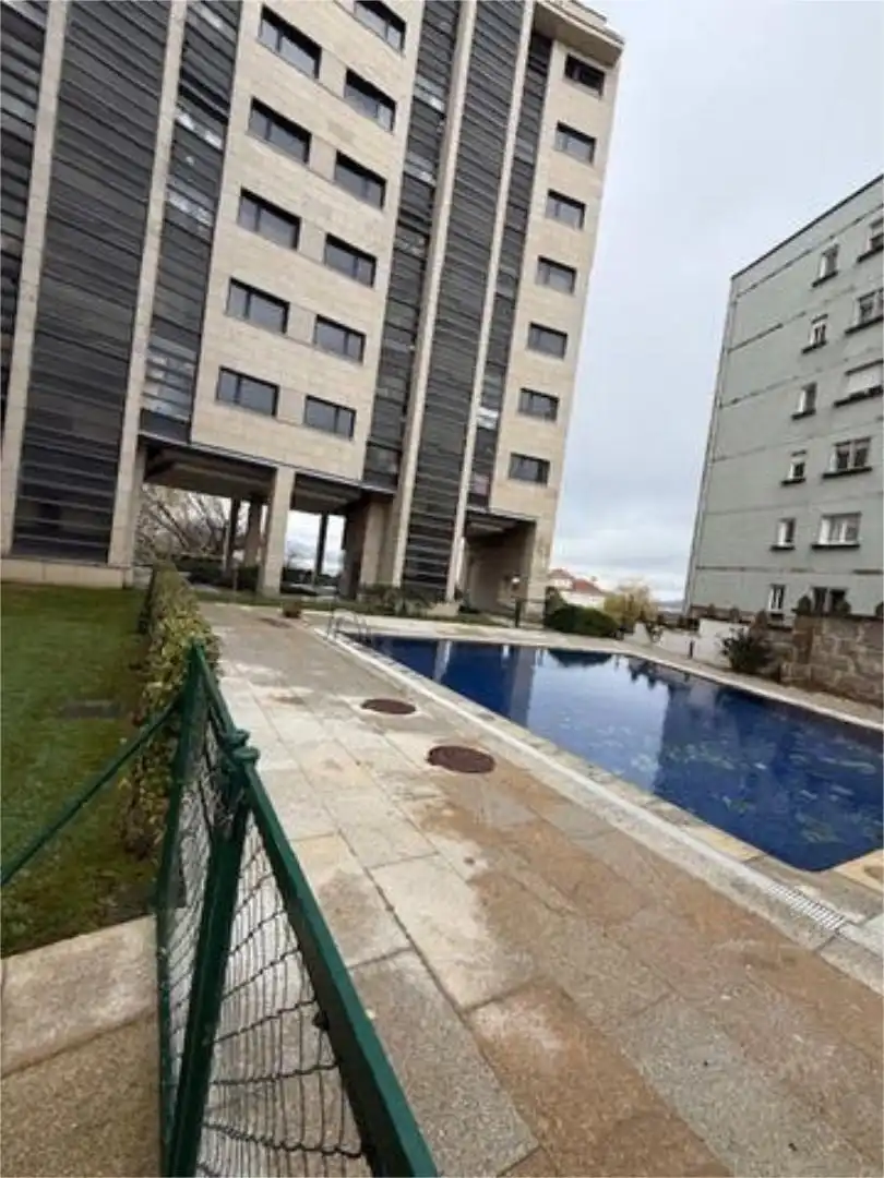 Wohnung zum Verkauf in Alcabre Schwimmbecken von Wohnung zum Verkauf in Vigo mit Heizung, Privatgarten und Abstellraum