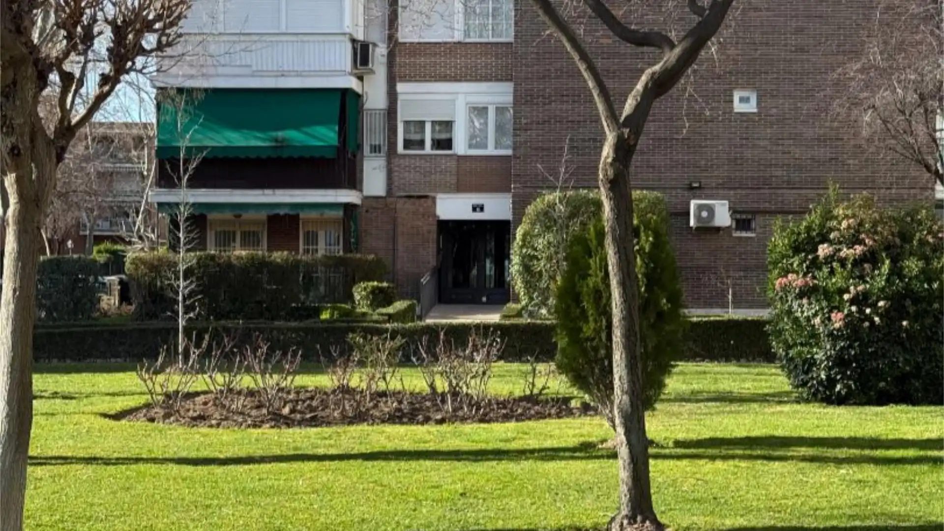 Vista exterior de Pis en venda en  Madrid Capital amb Parquet, Terrassa i Piscina