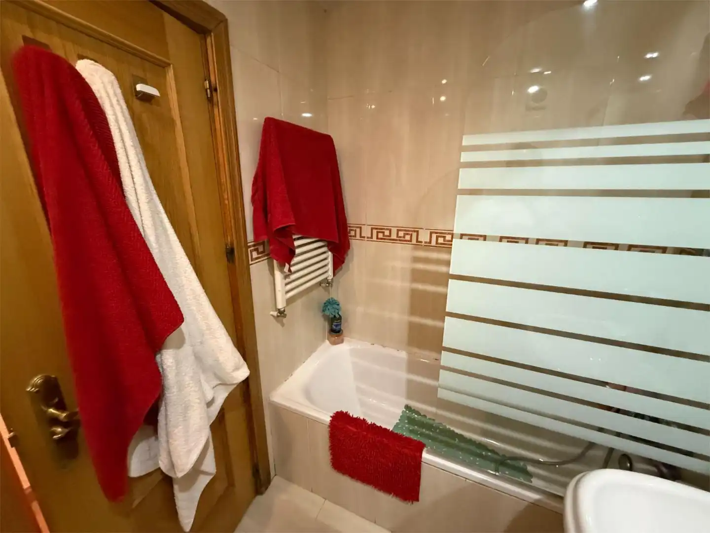 Flat for sale in Calle Batel, 6, Alameda de Osuna Bathroom of Flat for sale in Madrid Capital with Terrace and Swimming Pool