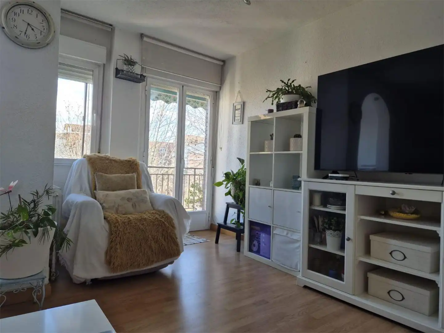 Flat for sale in Calle Batel, 6, Alameda de Osuna Living room of Flat for sale in Madrid Capital with Terrace and Swimming Pool