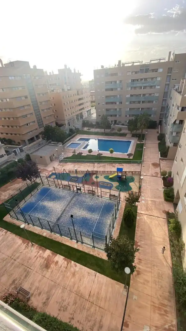 Wohnung zum Verkauf in Plaza Catedrática Asunción Linares, 1, Campus de la Salud Schwimmbecken von Wohnung zum Verkauf in Granada Capital mit Schwimmbad und Balkon