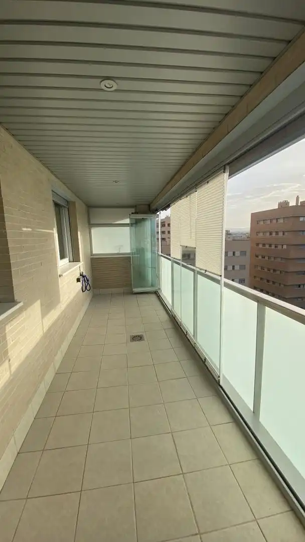 Wohnung zum Verkauf in Plaza Catedrática Asunción Linares, 1, Campus de la Salud Terrasse von Wohnung zum Verkauf in Granada Capital mit Schwimmbad und Balkon