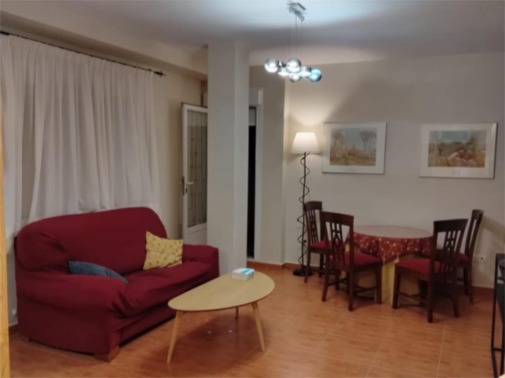 Sala d'estar de Pis de lloguer en Argamasilla de Alba amb Calefacció i Moblat