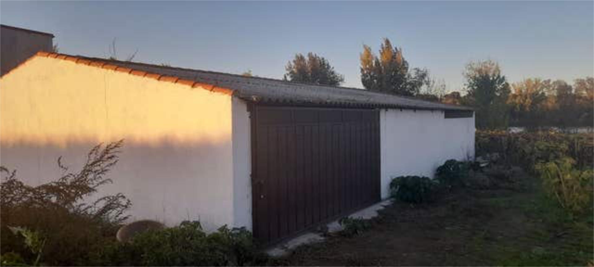 Vista exterior de Nau industrial de lloguer en Valverdón