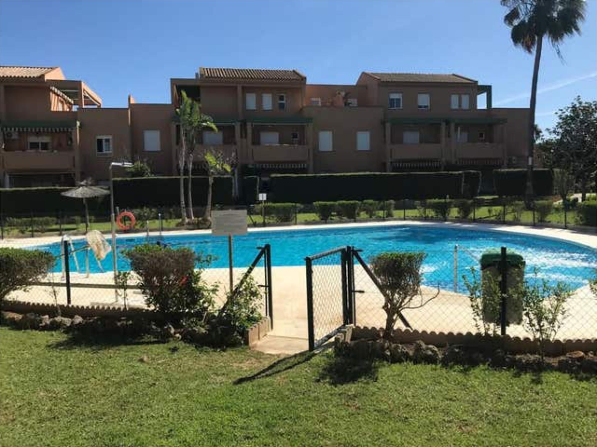 Piscina de Apartamento de alquiler en Chiclana de la Frontera con Terraza, Piscina y Amueblado