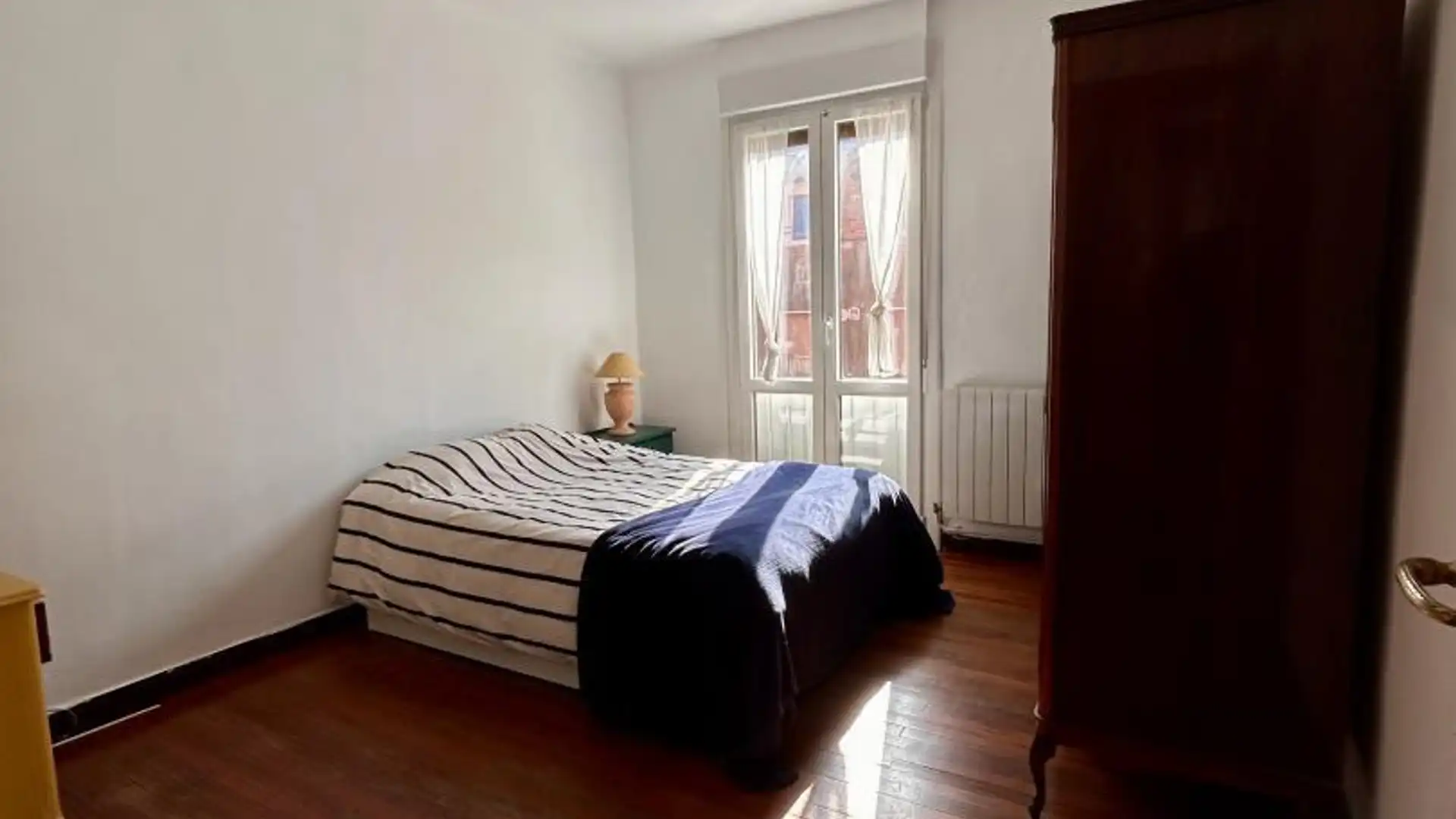 Habitación de Piso para compartir en Bilbao  con Calefacción, Parquet y Amueblado