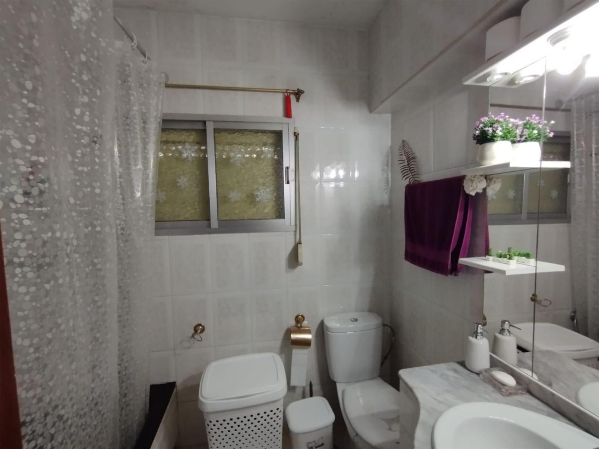 Bathroom of Flat for sale in  Jaén Capital  with Air Conditioner, Furnished and Balcony