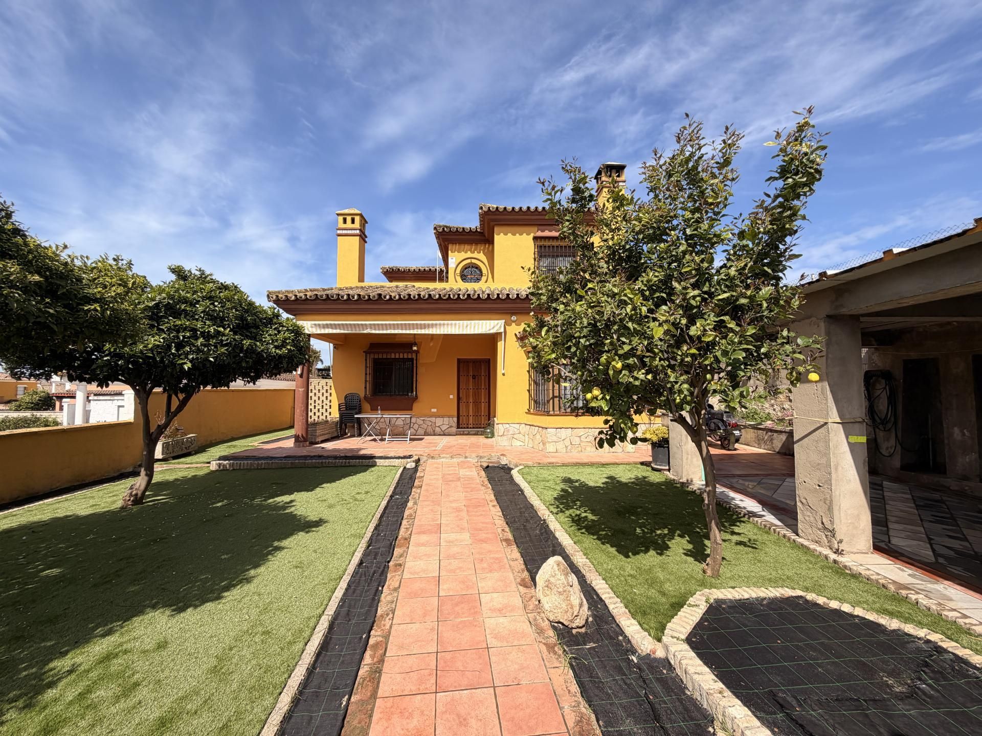 Casa o chalet en venta en Avenida Molino del Platero, 18, Cuatro Pinos - El Carmen Jardín de Casa o chalet en venta en El Puerto de Santa María con Aire acondicionado, Jardín privado y Parquet