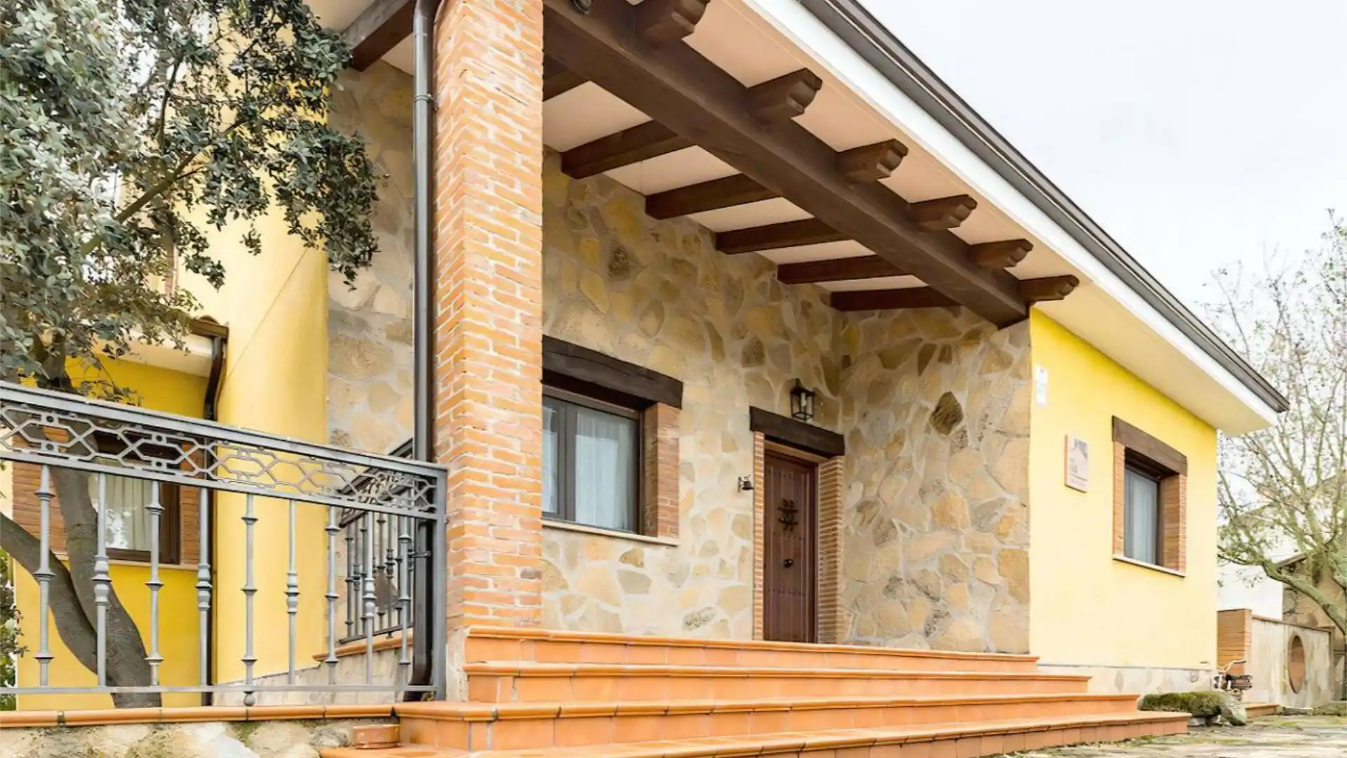 Vista exterior de Casa o chalet en venta en Fuentes de Oñoro con Terraza y Balcón