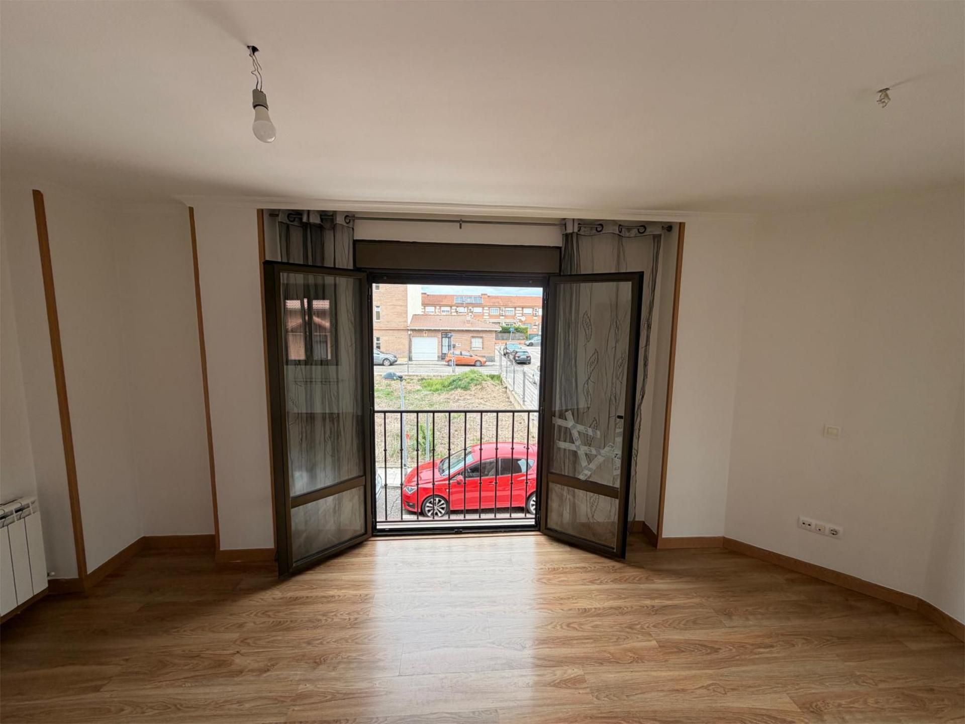 Piso en venta en Calle San Diego, 11, Alovera Habitación de Piso en venta en Alovera con Balcón