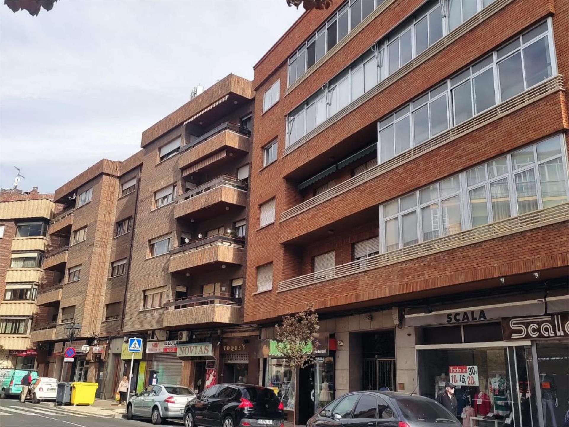 Vista exterior de Piso en venta en Ávila Capital con Terraza y Balcón
