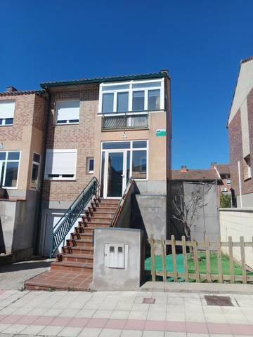 Casa adosada en Venta en Calle Donde Nace el Agua, 67 en Golmayo