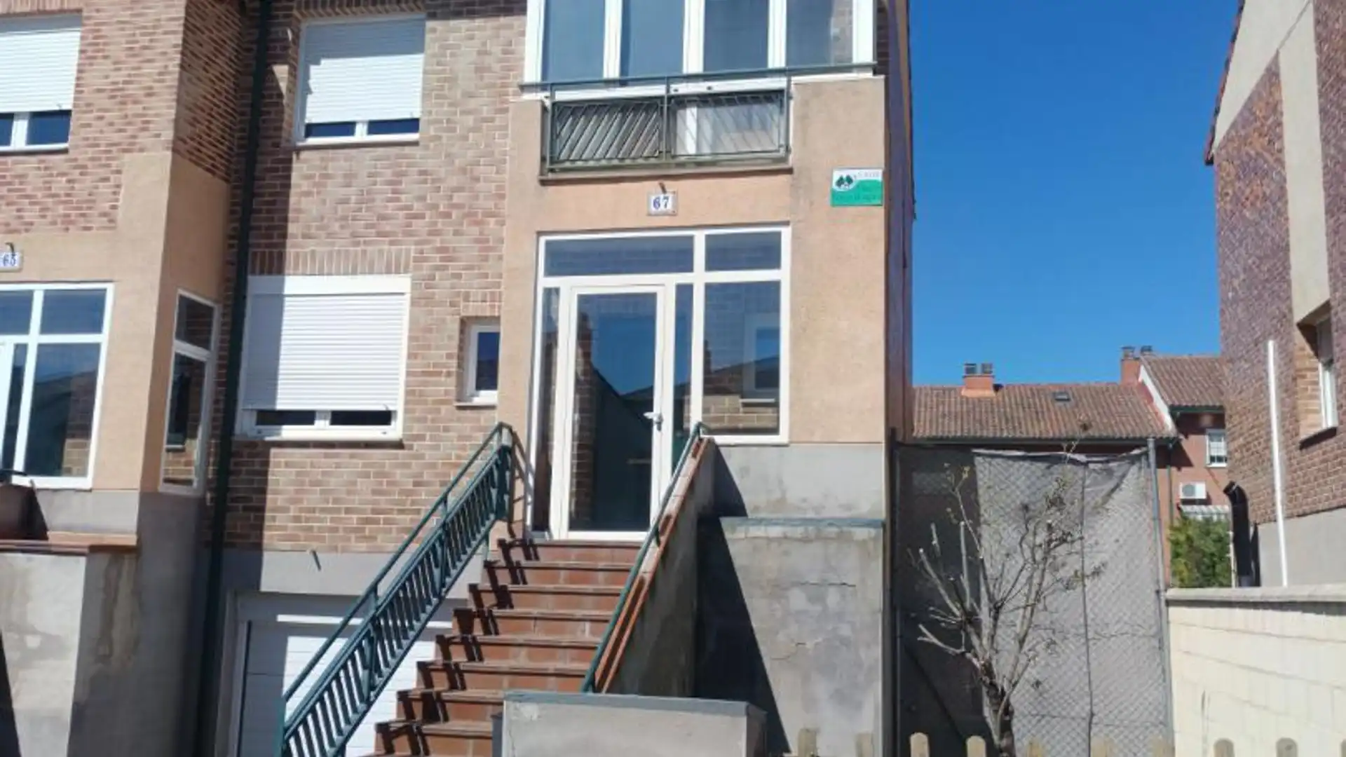 Vista exterior de Casa adosada en venta en Golmayo con Calefacción, Jardín privado y Parquet