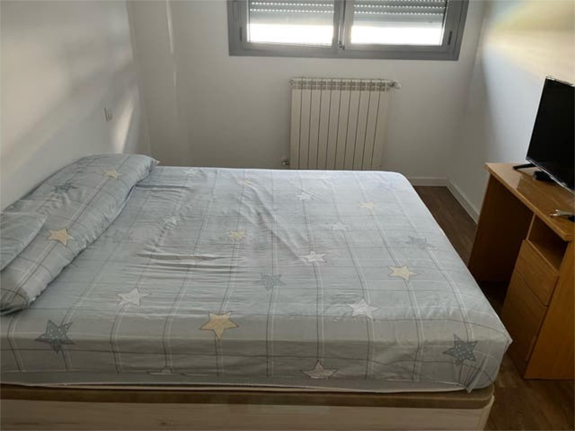 Habitación en Centro Bº Doscientas Habitación de Piso para compartir en Azuqueca de Henares con Terraza, Piscina y Amueblado