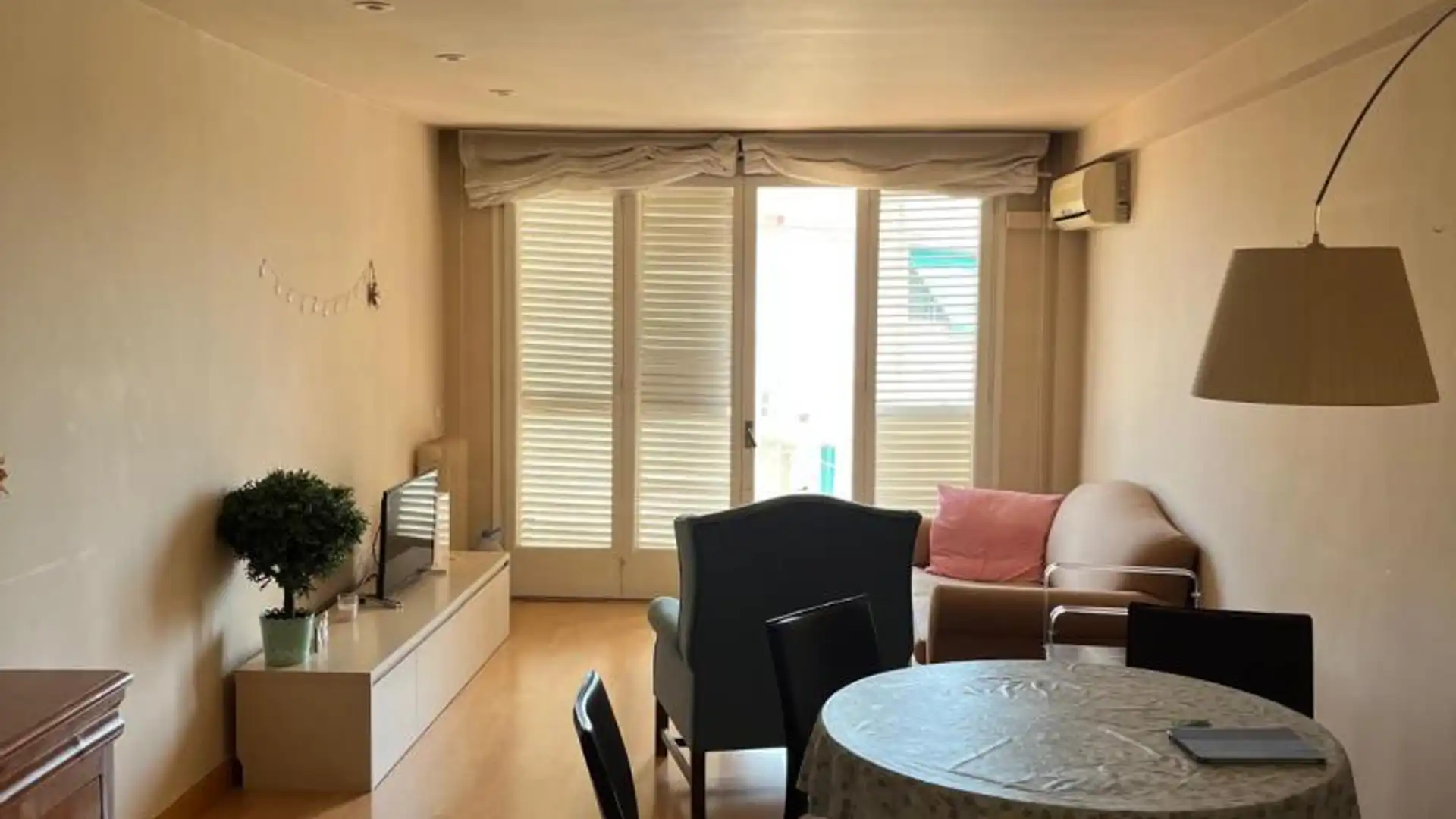 Sala d'estar de Pis per a compartir en  Lleida Capital amb Aire condicionat, Calefacció i Parquet