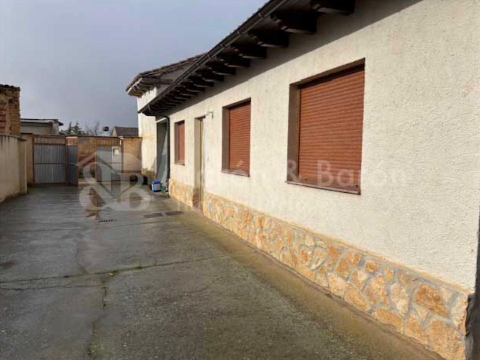 Vista exterior de Casa o chalet en venta en Calahorra de Boedo con Jardín privado, Trastero y Amueblado