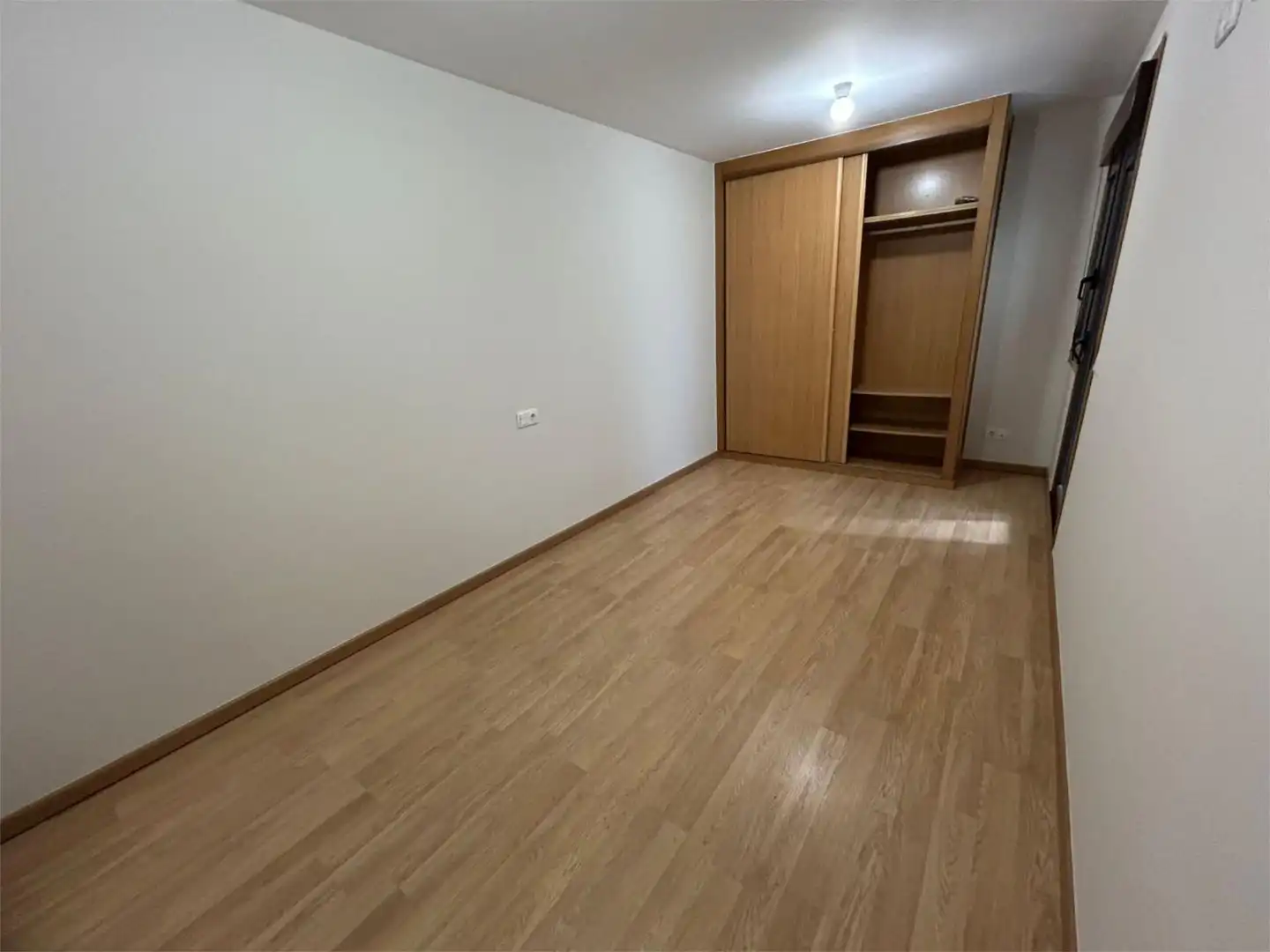 Habitación de Piso de alquiler en Vilagarcía de Arousa con Calefacción, Trastero y Amueblado