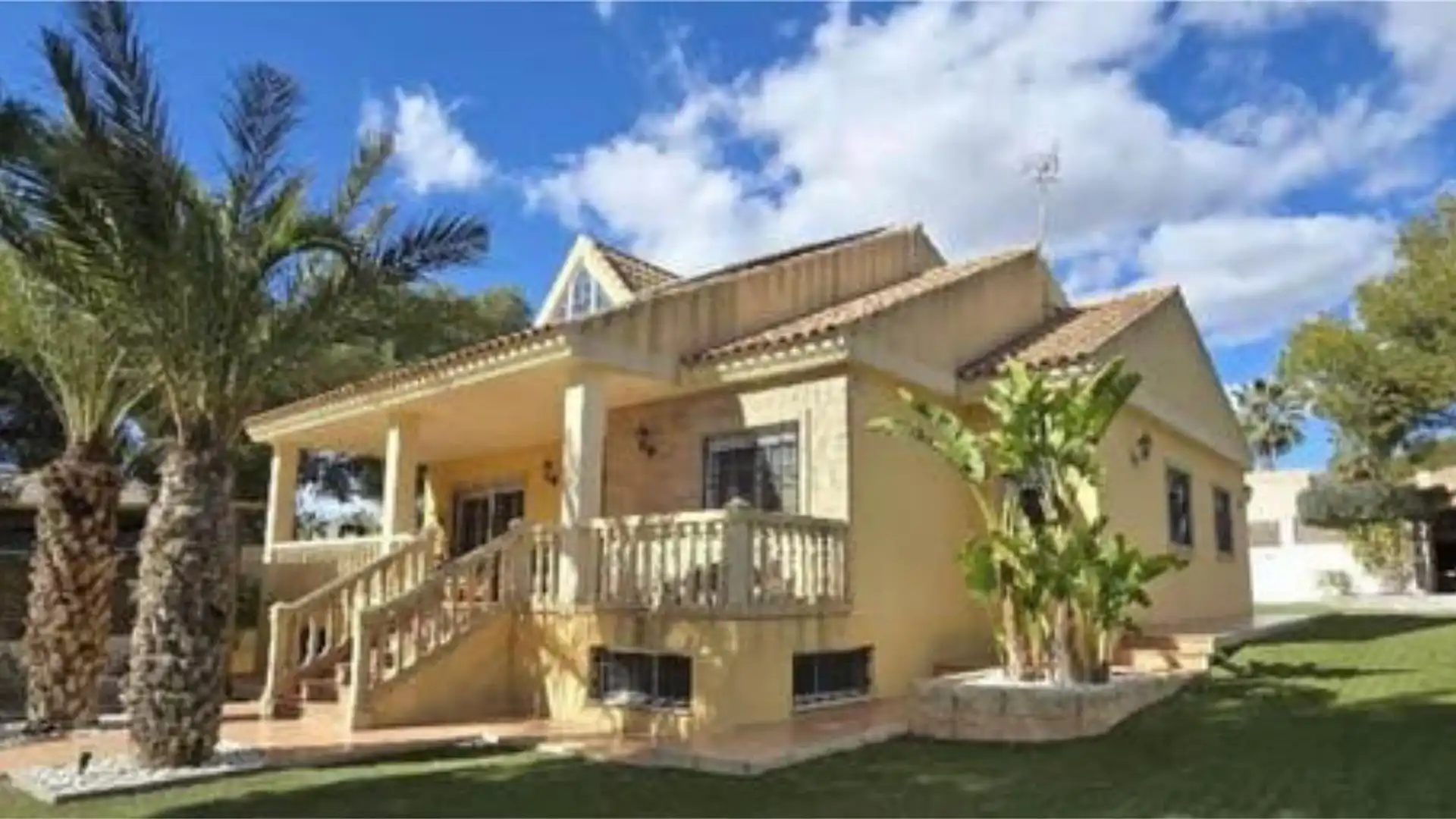 Vista exterior de Casa adosada en venta en Totana con Calefacción, Jardín privado y Terraza