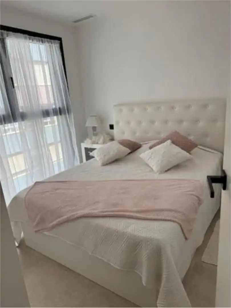 Apartamento en venta en Centro - Muelle Pesquero Habitación de Apartamento en venta en Torrevieja con Terraza