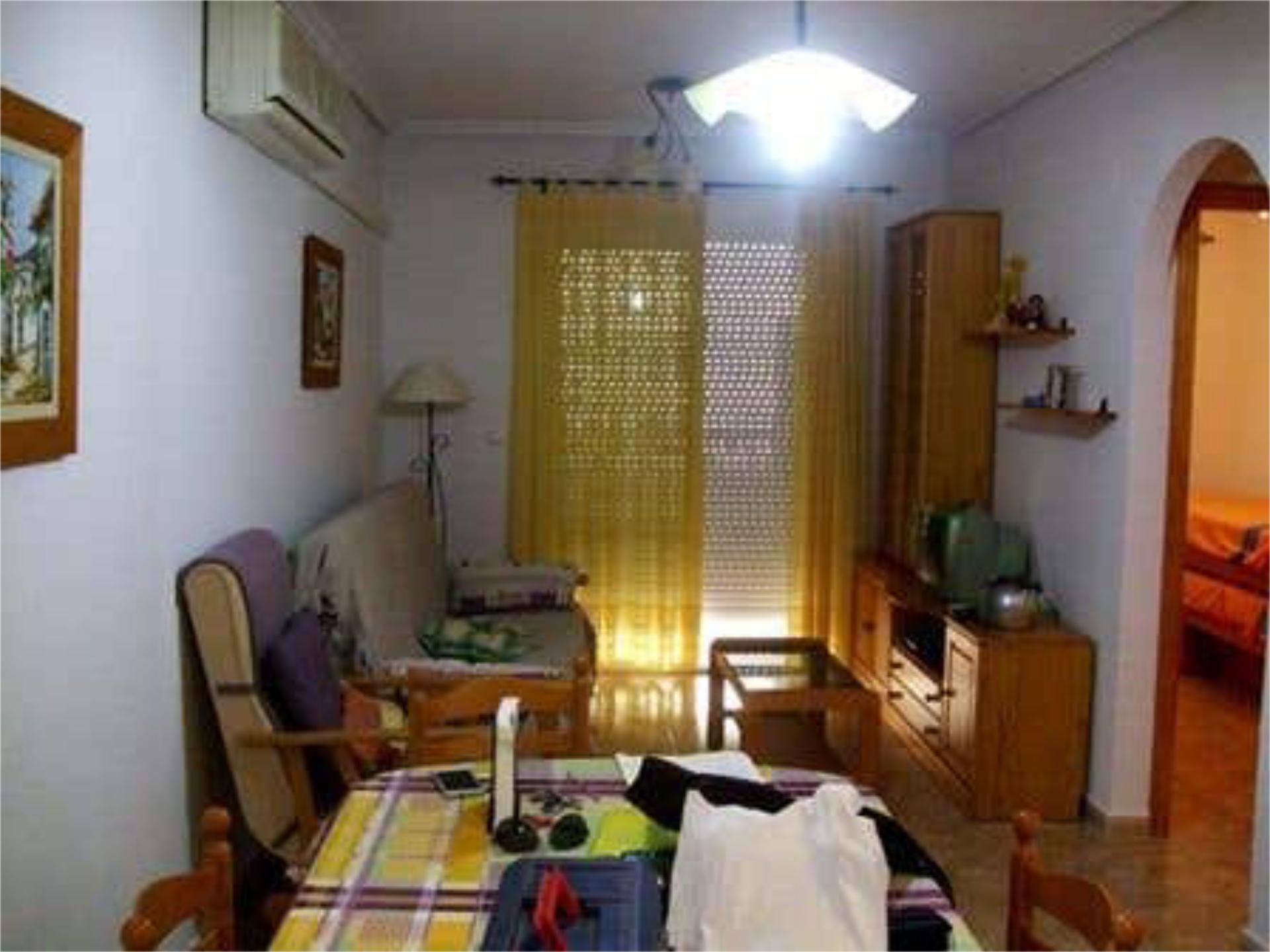 Sala d'estar de Apartament de lloguer en Torrevieja amb Terrassa, Piscina i Moblat