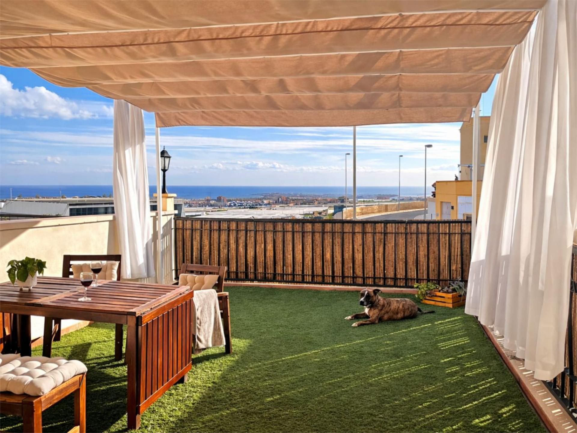 Casa adosada en venta en Calle Jesús de Perceval, 20, Aguadulce Norte Terraza de Casa adosada en venta en Roquetas de Mar con Aire acondicionado, Calefacción y Jardín privado