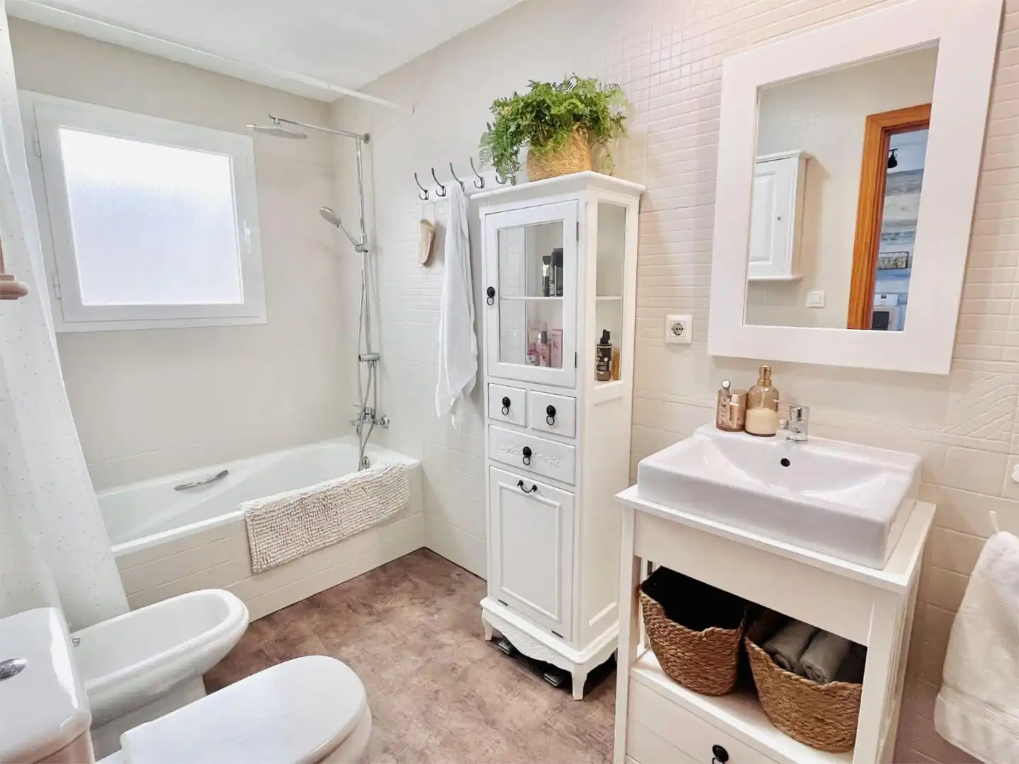 Detached homes for sale in Calle Jesús de Perceval, 20, Aguadulce Norte Bathroom of Detached homes for sale in Roquetas de Mar with Air Conditioner, Heating and Private garden