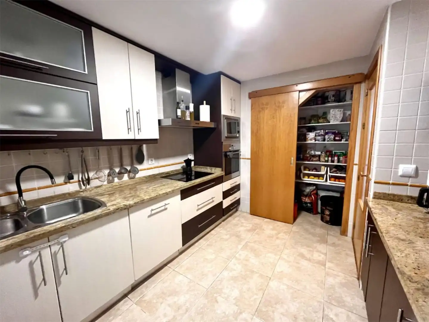 Detached homes for sale in Calle Jesús de Perceval, 20, Aguadulce Norte Kitchen of Detached homes for sale in Roquetas de Mar with Air Conditioner, Heating and Private garden