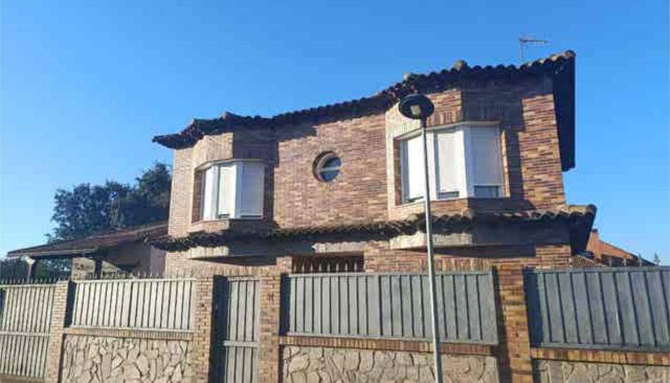 Casa adosada en venta en Los Santos de la Humosa, Madrid - imagen 1 Foto 1 de Casa adosada en venta en Los Santos de la Humosa, Madrid