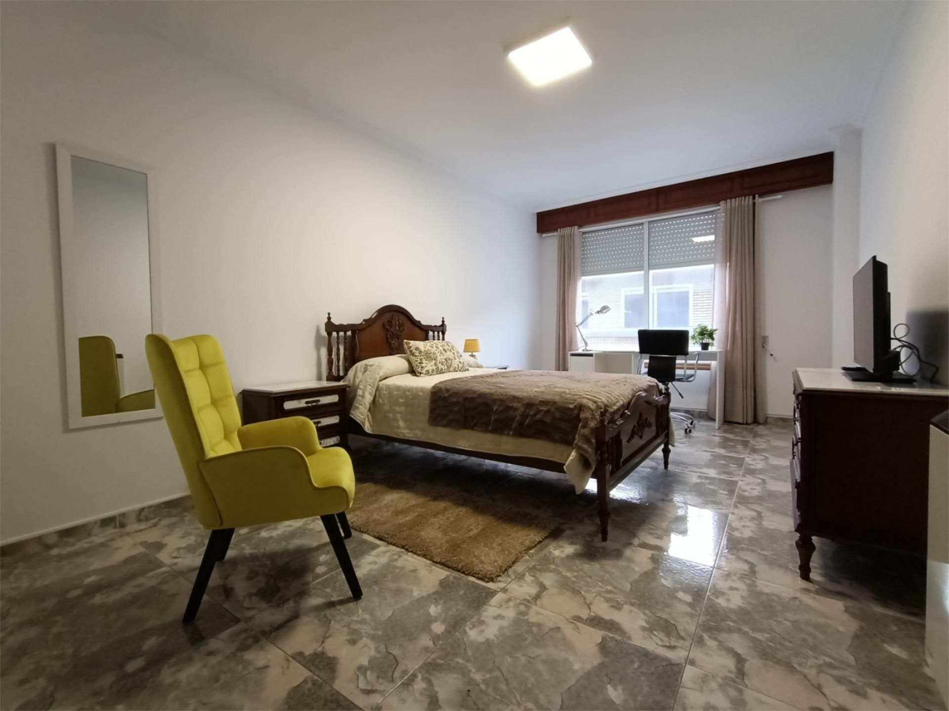 Bedroom of Flat for share in Narón  with Heating and Furnished