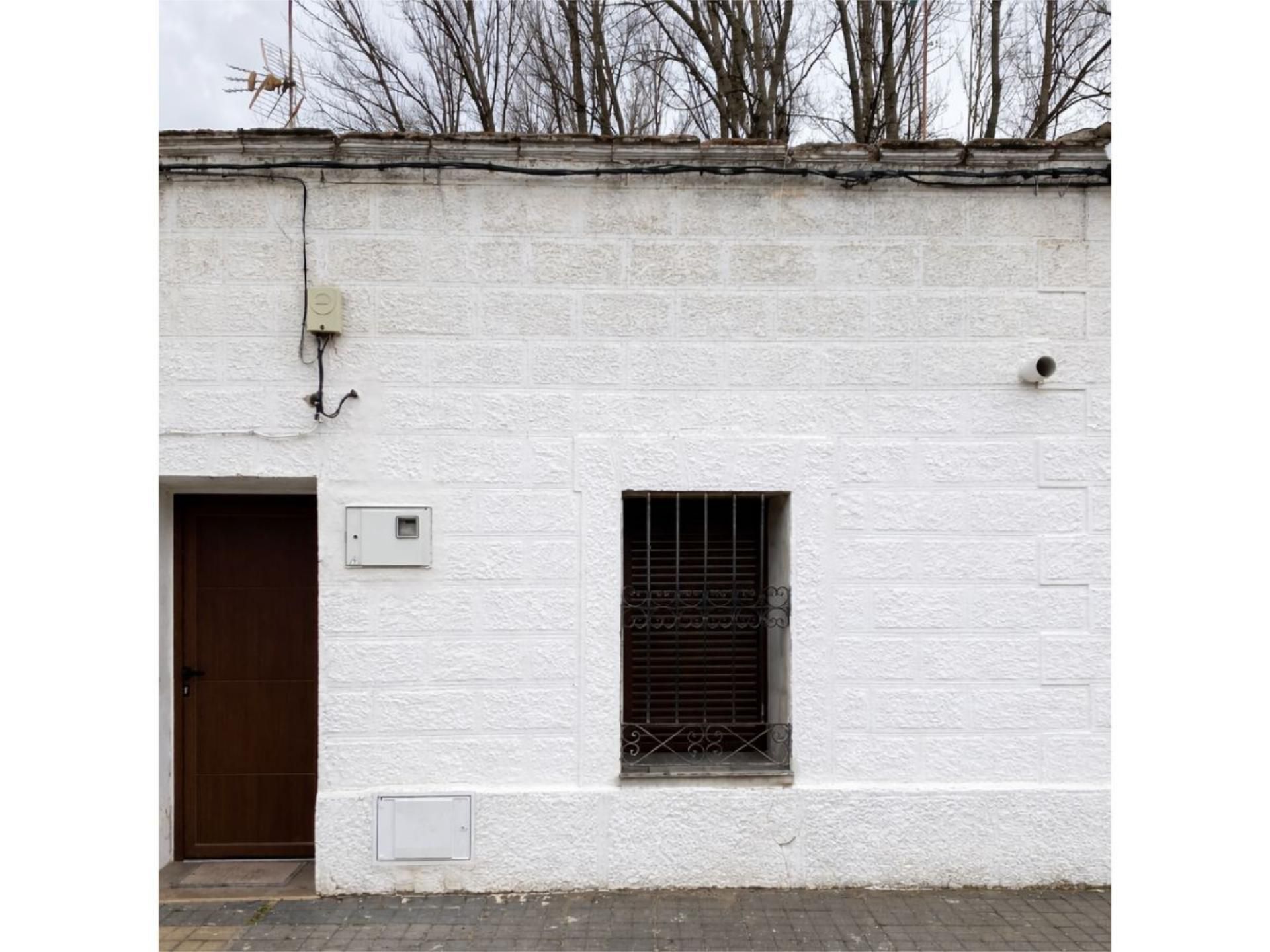 Vista exterior de Casa adosada en venda en Mandayona amb Calefacció i Jardí privat