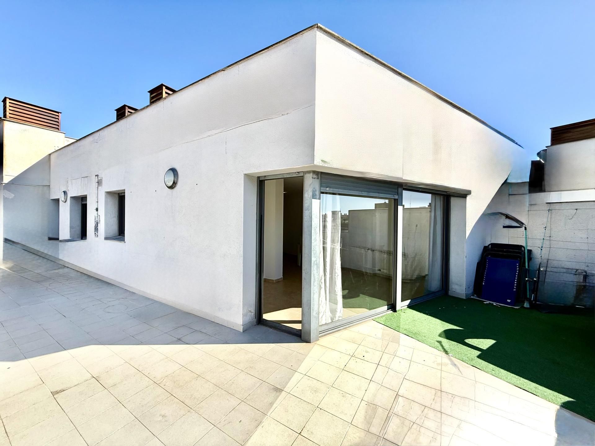 Attic for sale in Carrer D'emili Miró, 5, El Vendrell Exterior view of Attic for sale in El Vendrell with Air Conditioner and Terrace